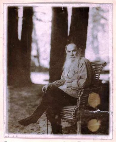 1828: Geburt von Lew Nikolajewitsch Tolstoi im russischen Jasnaja Poljana, Tula. Seine Hauptwerke sind „Krieg und Frieden“ (1868/69) und „Anna Karenina“ (1877/78). Laut gregorianischem Kalender wurde er am 9. September 1828 geboren, nach dem damals verwendeten julianischen Kalender am 28. August. Tolstoi stirbt laut julianischem Kalender am 7. November 1910 in Astapowo (heute Lew Tolstoi). Das Bild des russischen Fotografen Sergei Prokudin-Gorskii stammt aus dem Jahr 1908.