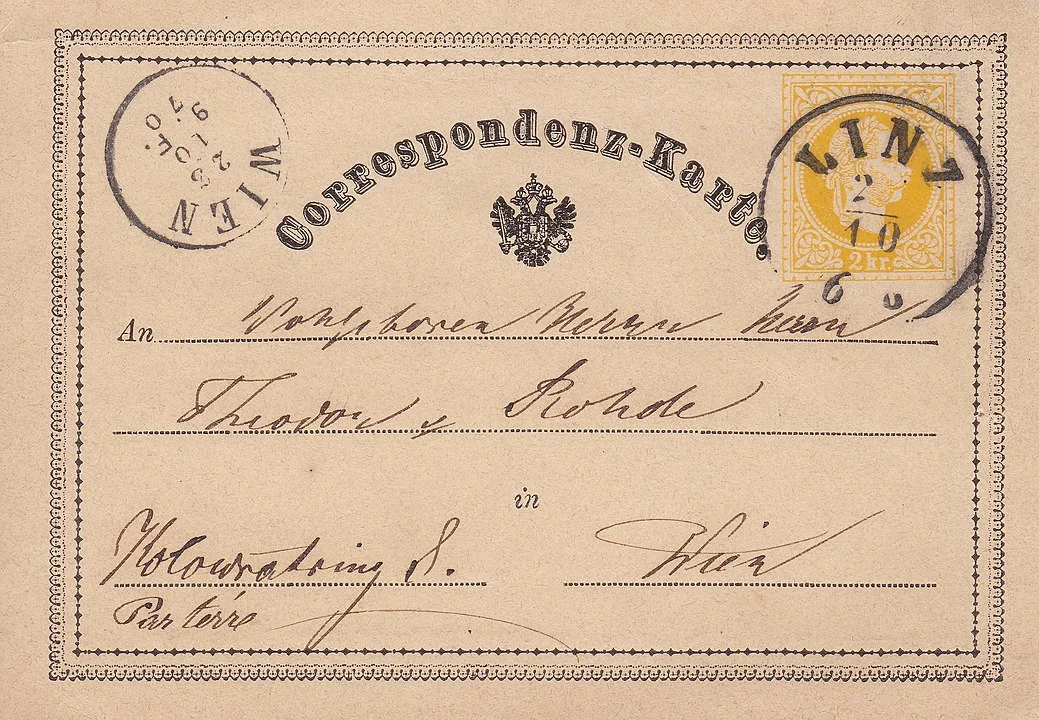 Der österreichische Nationalökonom Emanuel Herrmann gibt erstmals eine Postkarte mit aufgedrucktem Postwertzeichen bei der österreichisch-ungarischen Post auf. Das war die Geburtsstunde der Postkarte. Die Rückseite der 8,5 cm × 12,2 cm grossen Karte konnte für alle einsehbar beschriftet werden. Hermann nannte seine Erfindung „Postkarte“, doch die Postverwaltung in Wien änderte den Namen in „Correspondenzkarte“. Im Bild: die erste Postkarte. (Foto: PD)