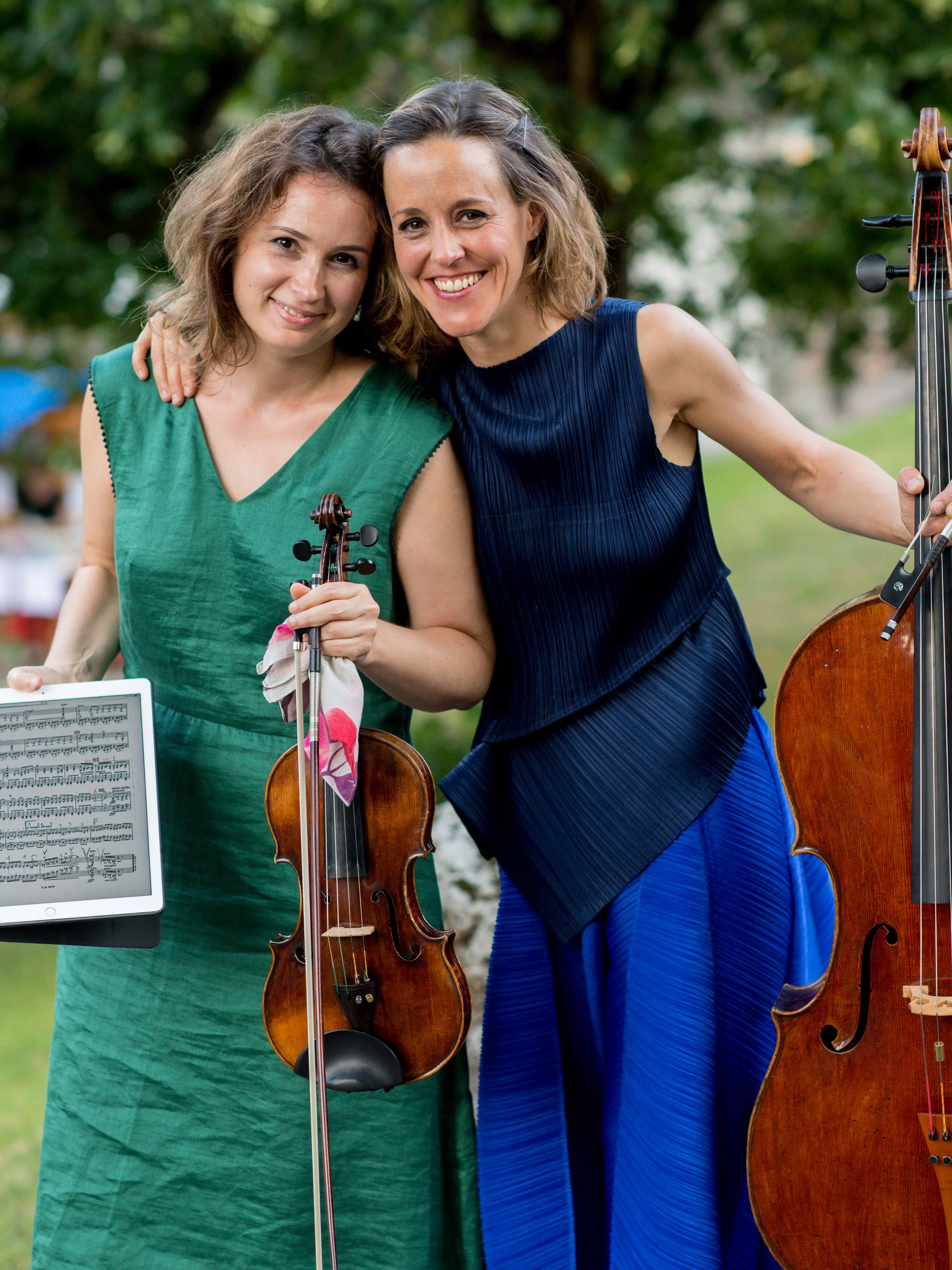 Patricia Kopatchinskaja (links) und Sol Gabetta: auf der Suche nach Neuer Musik  © Foto Raphaël Faux