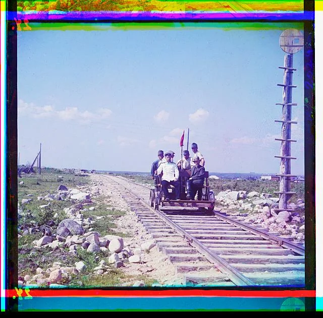 Eine mit Muskelkraft betriebene Draisine auf der Murmansk-Strecke ausserhalb von Petrozavodsk. Fotografiert 1915