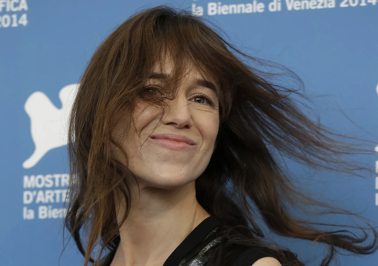 Charlotte Gainsbourg, französische Schauspielerin und Sängerin, ist Tochter des französischen Chansonniers und Schauspielers Serge Gainsbourg (1928–1991) und der britischen Schauspielerin Jane Birkin. Im Bild: Charlotte Gainsbourg 2014 in Venedig. (Foto: KeystoneAP/Andrew Medichini)