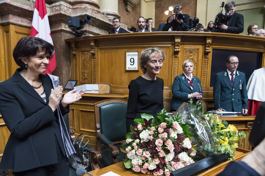 Emotionale Verabschiedung von Eveline Widmer-Schlumpf (Bild: Keystone/Lukas Lehmann)