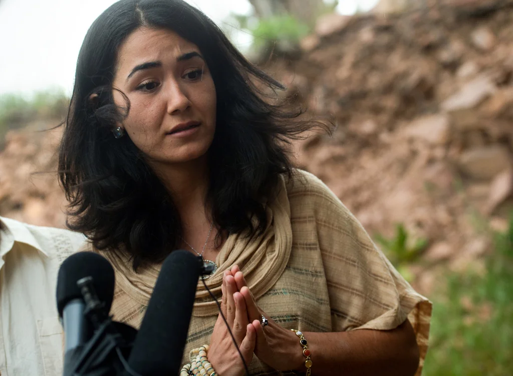 Sitora Yusufiy, die Ex-Frau von Omar Mateen, vor den Medien in Boulder Colorado. (Foto: Keystone/Autumn Parry/Daily Camera via AP)