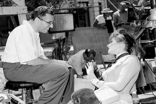 Cukor auf dem Set mit Maggie Smith