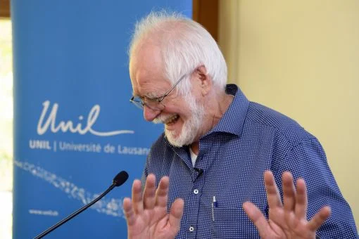 Jacques Dubochet, Forscher an der Universität Lausanne, erhält zusammen mit Joachim Frank (Columbia University, New York) und Richard Henderson (MRC Laboratory of Molecular Biology, Cambridge GB) den Nobelpreis für Chemie 2017. Die drei werden ausgezeichnet für ihre Leistungen zur Entwicklung der Kryo-Elektronenmikroskopie. Der seit 2007 pensionierte Dubochet ist nach 2002 der erste Schweizer, der wieder einen Nobelpreis gewinnt. (Foto: Keystone, Jean-Christophe Bott)