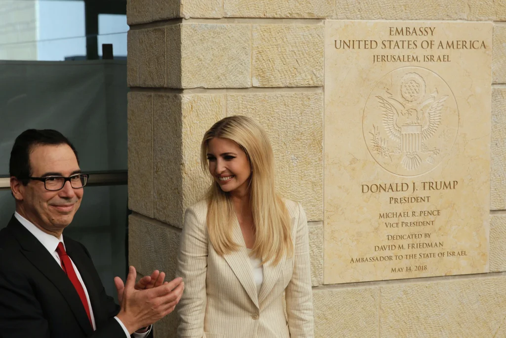 Steve Mnuchin und Ivanka Trump (Foto: Keystone/AP/Sebastian Scheiner)