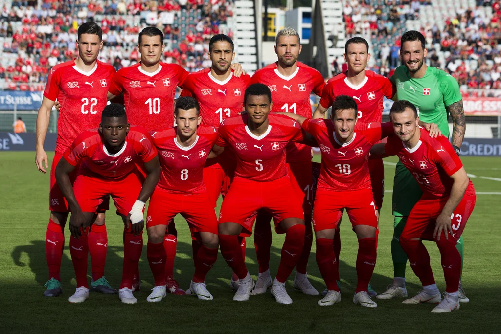 Vom 14. Juni bis 15. Juli findet in Russland die Fussball-WM statt. Am 17. Juni spielt die Schweiz gegen Brasilien 1:1. Am 22. Juni gewinnt sie gegen Serbien 2:1, am 27. Juni trennt sie sich mit Costa Rica 2:2. Im Achtelfinal verliert sie am 3. Juli gegen Schweden 0:1 und scheidet aus. (Foto: Keystone)