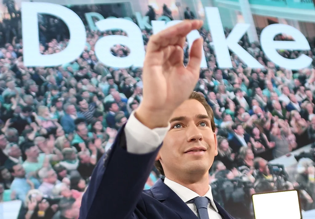 Und jetzt? Wen wird Sebastian Kurz nach seinem überraschend hohen Wahlerfolg als Koalitionspartner wählen? (Foto: Keystone/Christian Bruna)