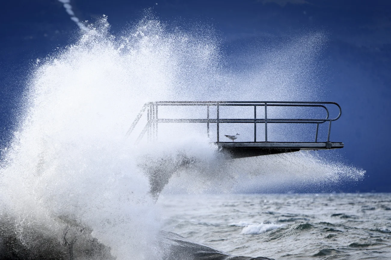 Der Genfersee bei Lutry im Kanton Waadt am Montagvormittag. (Foto: Keystone/Laurent Gilliéron)