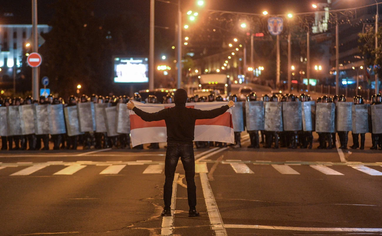 Die Wahlen, die keine waren. Mit äusserster Härte gingen Sicherheitskräfte in der Nacht zum Montag in Belarus (Weissrussland) gegen Zehntausende Demonstranten vor. Zuvor hiess es aus Regierungskreisen, Präsident Alexander Lukaschenko habe bei den Präsidentschaftswahlen am Sonntag 80 Prozent der Stimmen erhalten. Die Demonstranten werfen ihm massive Wahlfälschung vor. (Foto: Keystone/EPA/Tatyana Zenkovich) 