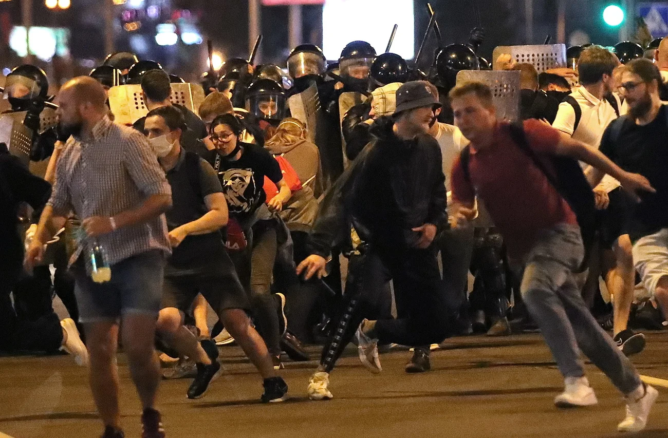 Minsk, in der Nacht auf Montag (Foto: Keystone/EPA/Tatyana)