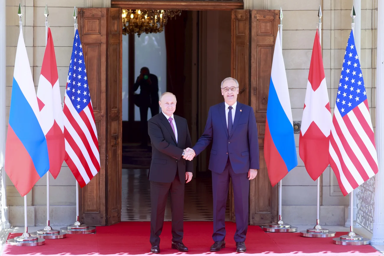 Wladimir Putin und Guy Parmelin vor der Villa La Grange (Foto: Keystone/Alessandro della Valle)