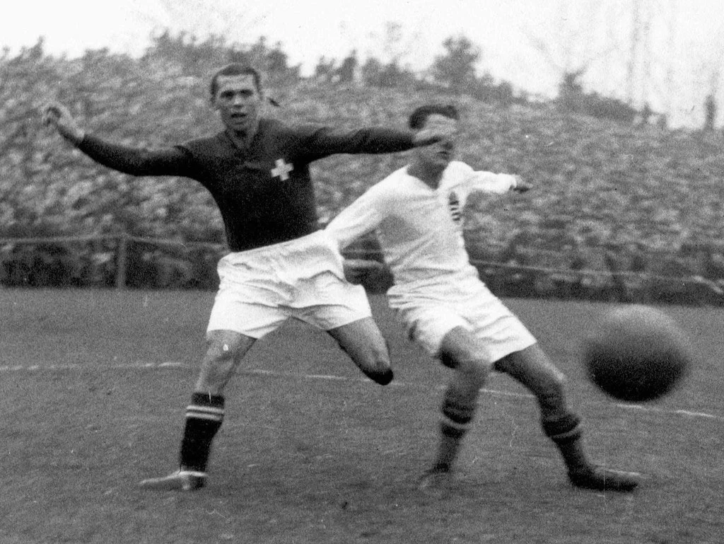 Er begann als Ausläufer für eine Bäckerei im Zürcher Quartier Seebach. Mit einem schwarzen Velo trug er Brote aus. Dann wurde er zu einem der besten und legendärsten Fussballspieler, die die Schweiz je kannte. Mit den Zürcher Grasshoppers (GC) gewann er sieben Mal die Meisterschaft und acht Mal den Cup. GC hielt er 21 Saisons die Treue. Er galt als technisch-spielerisch herausragende Spielerpersönlichkeit. Über tausend Spiele absolvierte er. Gelobt wurden seine einmaligen Körpertäuschungsmanöver, seine sub…