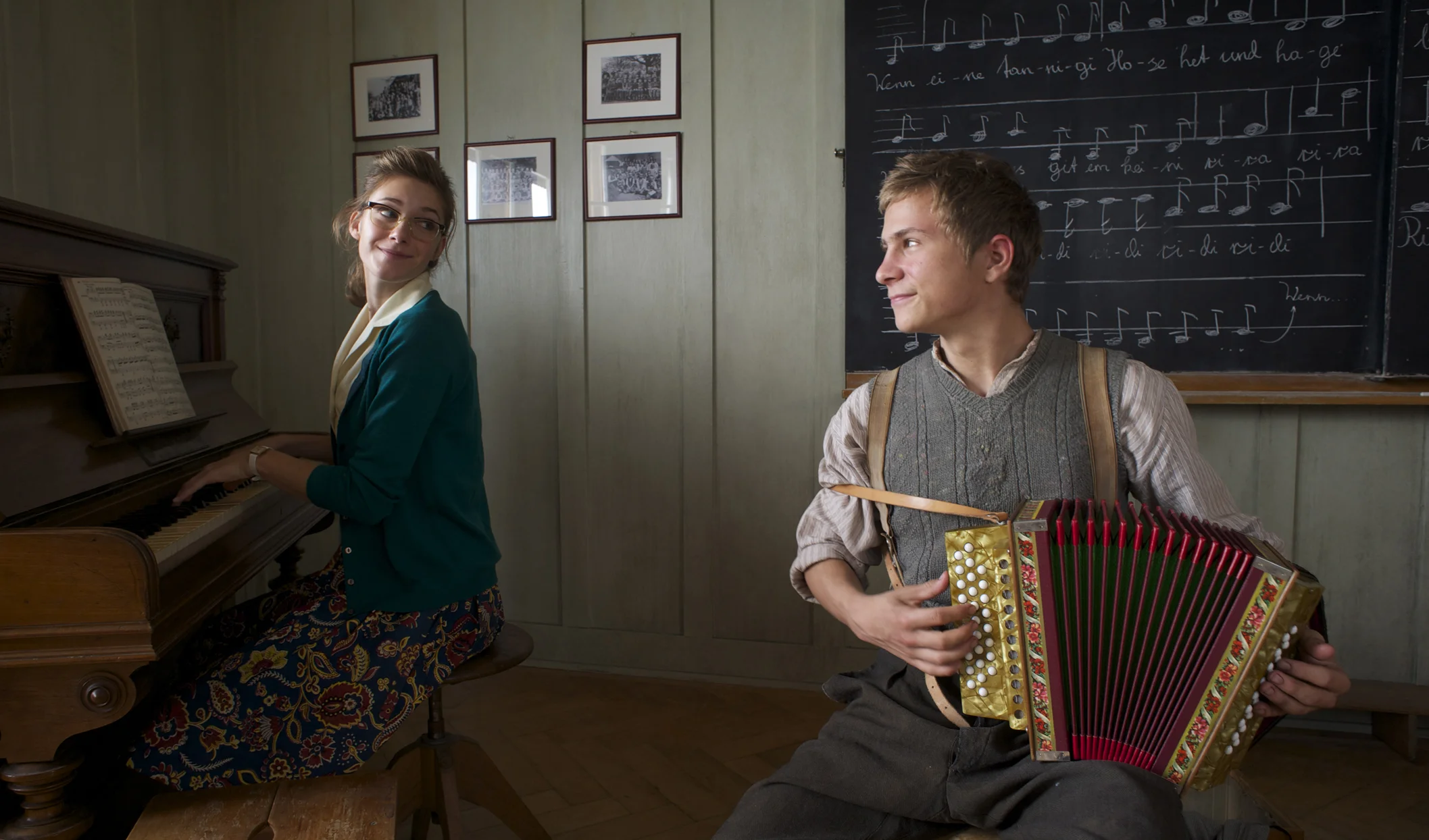 Wenige glückliche Momente: Die Lehrerin (Miriam Stein), Max (Max Hubacher)