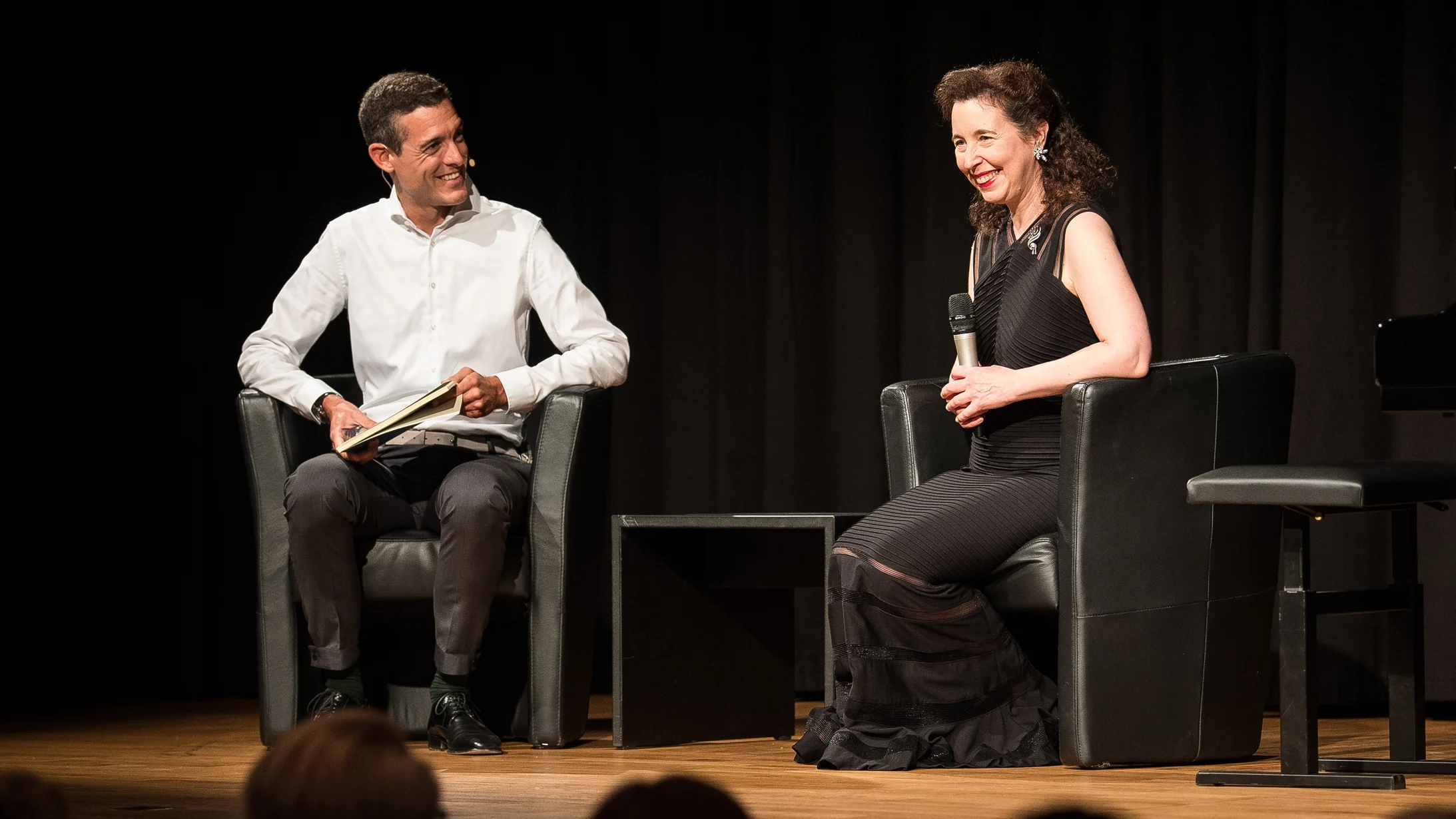 Xoán Castiñeira , hier mit der Pianistin Angela Hewitt an den Bachtagen 2018     Foto  © Peer Füglistaller