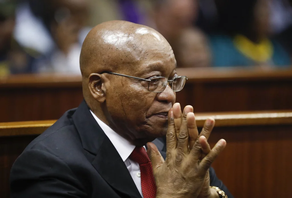 Der südafrikanische Ex-Präsident Jacob Zuma steht in Durban vor Gericht wegen Betrugs, Korruption und organisierter Kriminalität. (Keystone/AP POOL EPA, Nic Bothma)
