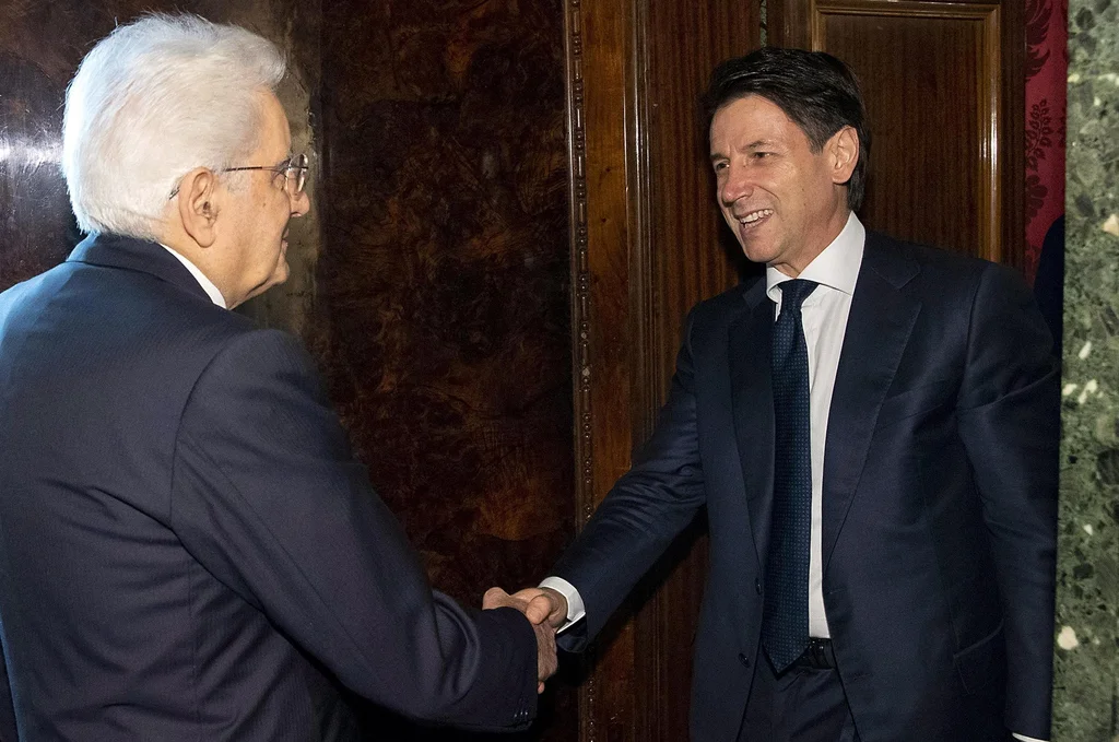 Sonntagabend, 19.00 Uhr: Staatspräsident Sergio Mattarella (links) empfängt Giuseppe Conte (Foto: Keystone/Quirinalpalas)