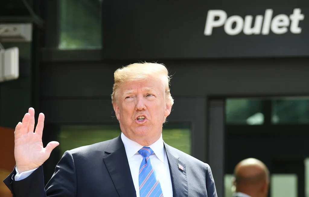 Trump am Samstagabend bei seiner Abreise vom kanadischen La Malbaie nach Singapur (Foto: Keystone/EPA/Neil Hall/Pool)