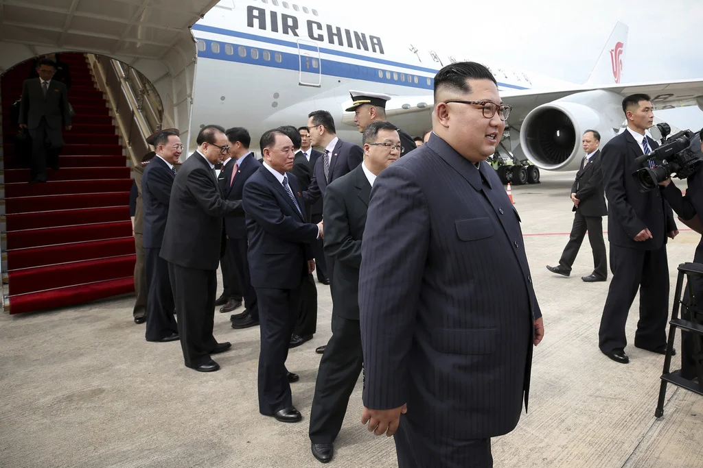 Kim Jong-un, der starke Mann Nordkoreas, war am Sonntag in Singapur eingetroffen (Foto: Keystone/AP/Ministry of Communications and Information of Singapore) 