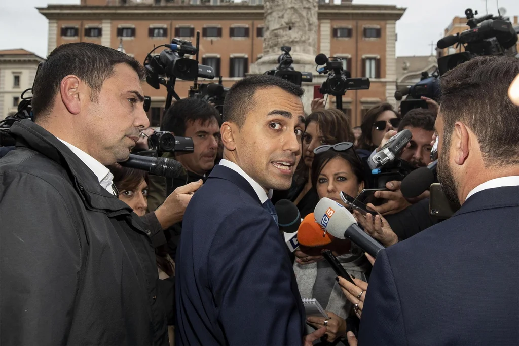 Der stellvertretende Ministerpräsident Luigi Di Maio, Chef der „Cinque Stelle“ am Montag in Rom. „Die Regierung wird mindestens vier Jahre dauern“, sagt er. (Foto: Keystone/EPA/Masssimo Percossi) 
