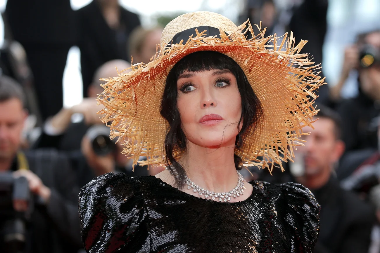 (Foto: Keystone/EPQ/Julien Warnand)
epa07587318 French actress Isabelle Adjani arrives for the screening of 'La Belle Epoque' during the 72nd annual Cannes Film Festival, in Cannes, France, 20 May 2019. The movie is presented out of competition at the festival which runs from 14 to 25 May. EPA/JULIEN WARNAND 