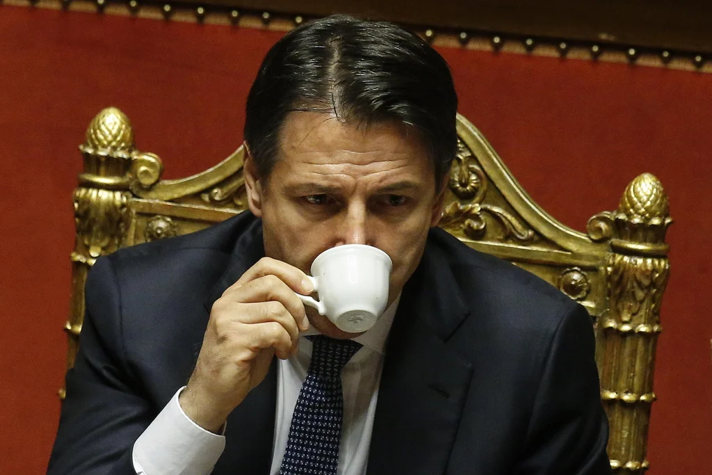 Ministerpräsident Giuseppe Conte während der Debatte im Senat am Dienstag (Foto: Keystone/EPA/Fabio Frustaci)