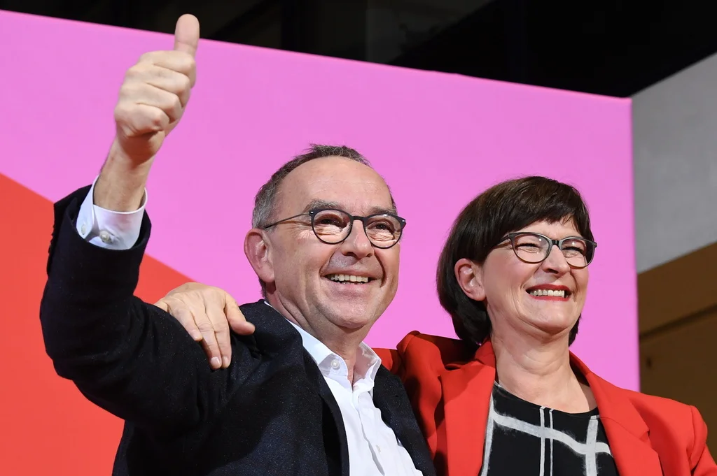 Norbert Walter-Borjans, Saskia Eskens (Foto: Keystone/dpa/via AP/Joerg Carstensen)