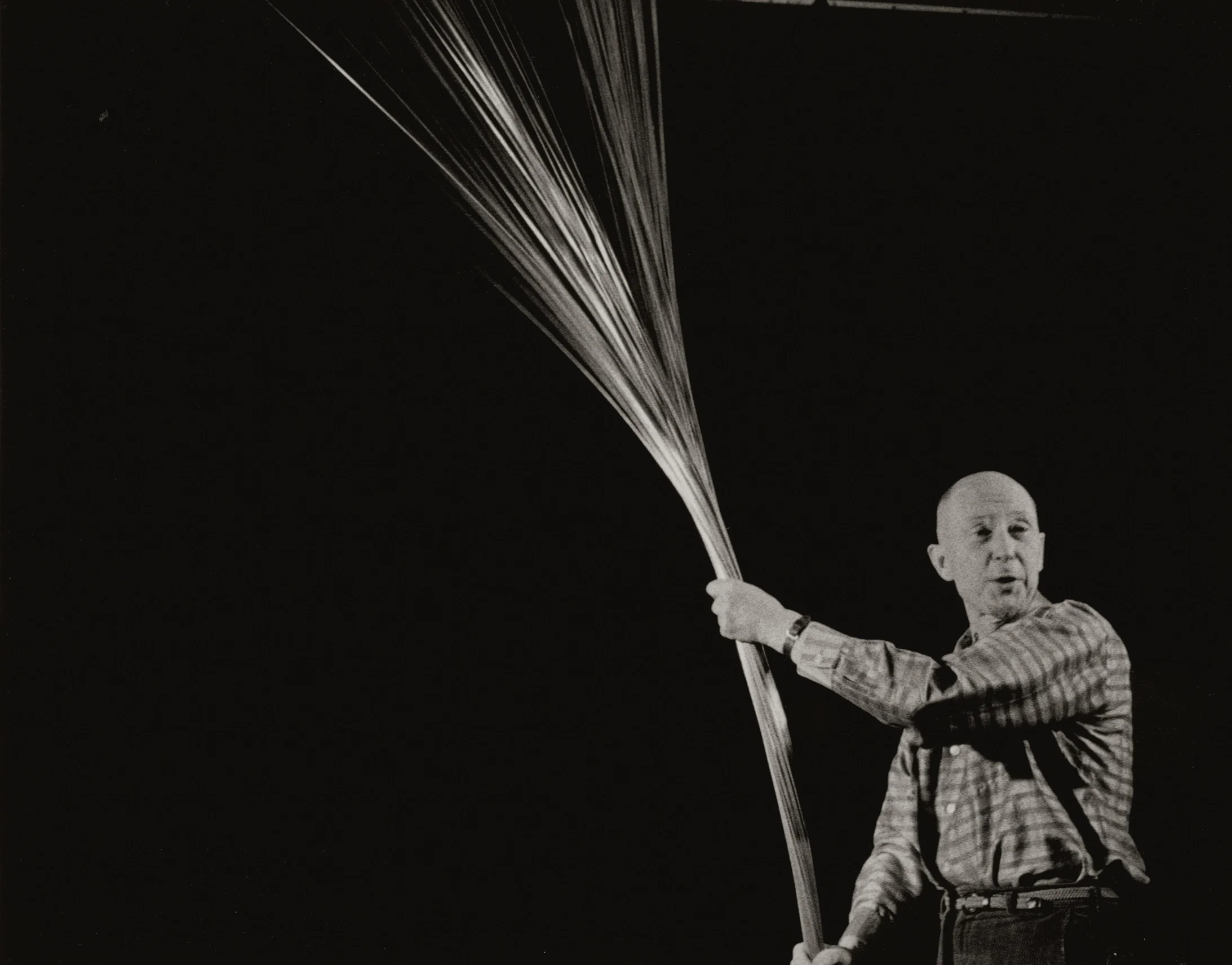 Len Lye mit Fountain, 1959, @Courtesy Len Lye Foundation Archive; Foto: unbekannt