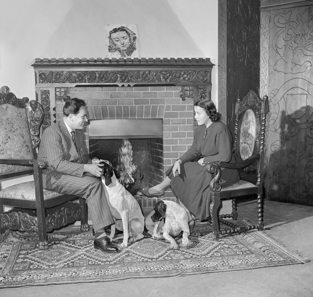 Lisa Della Casa 1964 mit ihrem Mann Dragan Debeljevic auf Schloss Gottlieben. (Foto: Keystone/Photopress-Archiv)