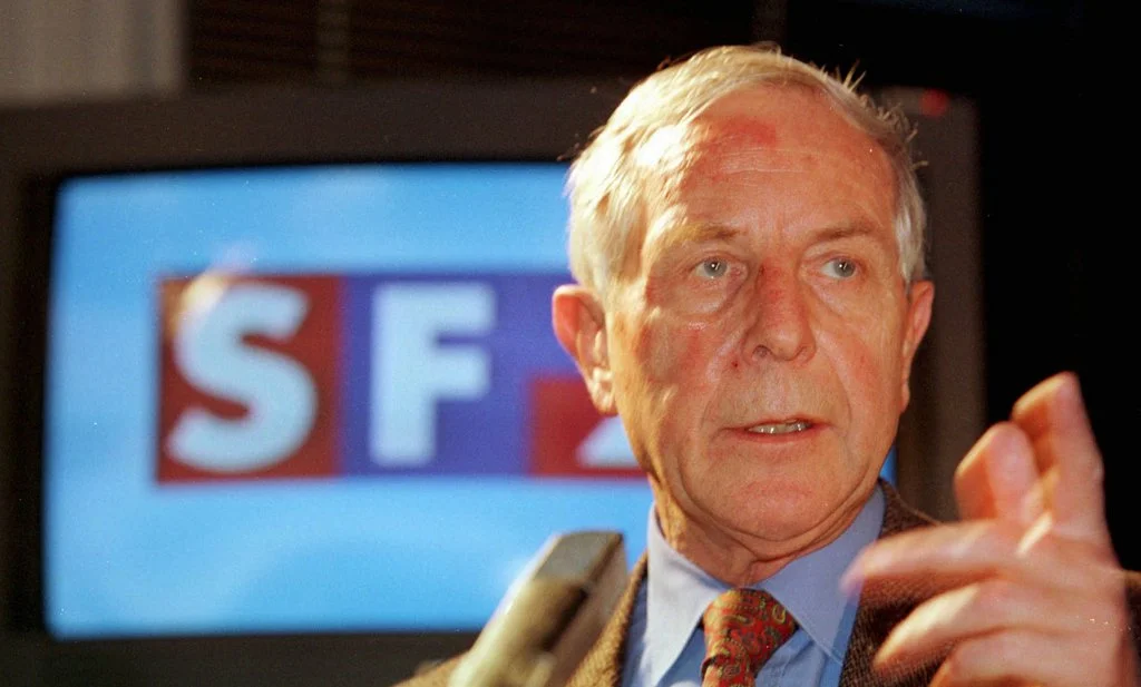 Peter Studer im Januar 1999 in Zürich bei der Jahres-Medienkonferenz des Schweizer Fernsehens DRS. (Foto:Keystone/Christoph Ruckstuhl)