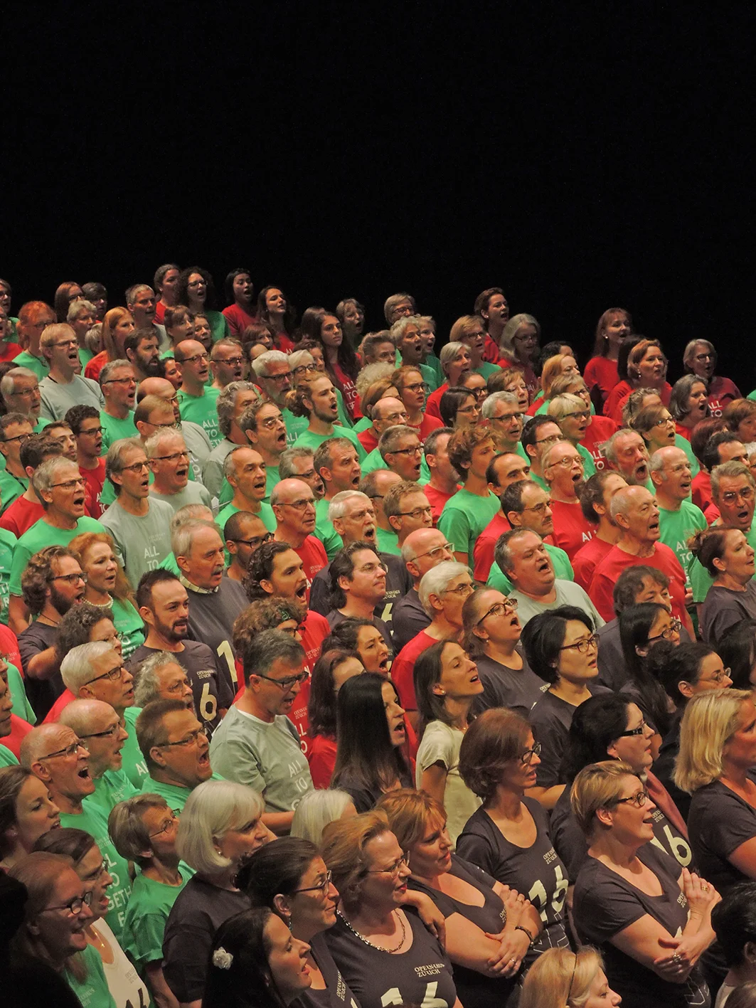 «All together» - konzentriertes Singen aus 400 Kehlen