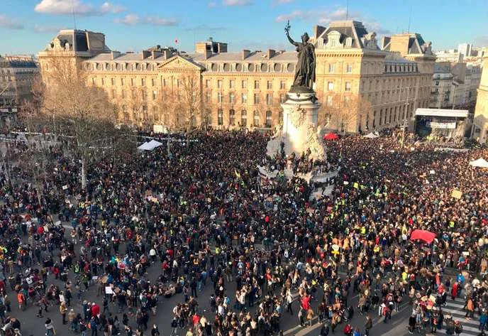 Place de la République (Foto: AP/Milos Krivokapic) 