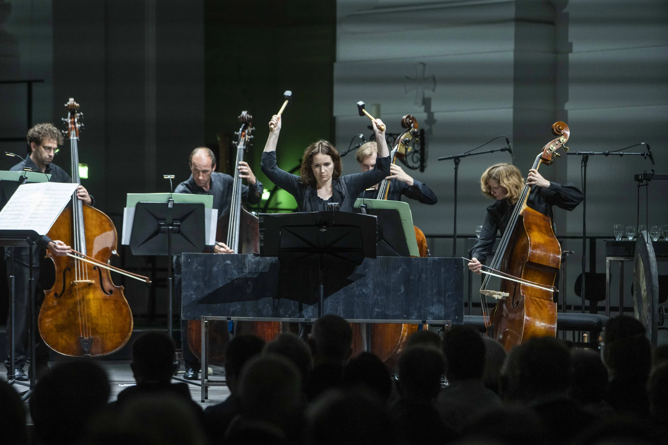 Es muss nicht immer die Geige sein… Patricia Kopatchinskaja kann auch anders. © Foto SF Marco Borrelli