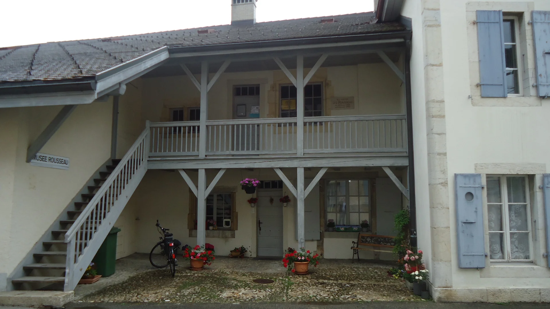 Das Rousseau-Museum in Môtiers heute. Hier lebte Rousseau mit Thérèse im ersten Stock.