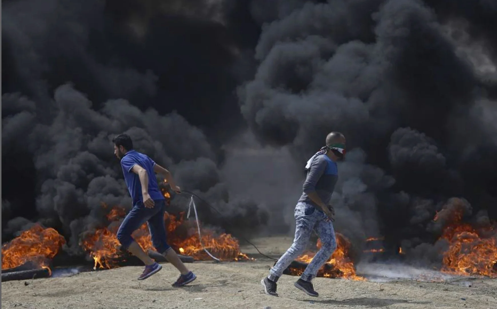 Überschattet wird die Eröffnung der amerikanischen Botschaft von blutigen Ausschreitungen im Gazastreifen. Zehntausende protestierten, mehrere Menschen kamen ums Leben. Der endgültige Status Jerusalems ist einer der grössten Streitpunkte im Nahost-Konflikt. Die Palästinenser beanspruchen den 1967 von Israel besetzten und 1980 annektierten Ostteil Jerusalems als künftige Hauptstadt des von ihnen angestrebten eigenen Staates. (Foto: Keystone/AP)