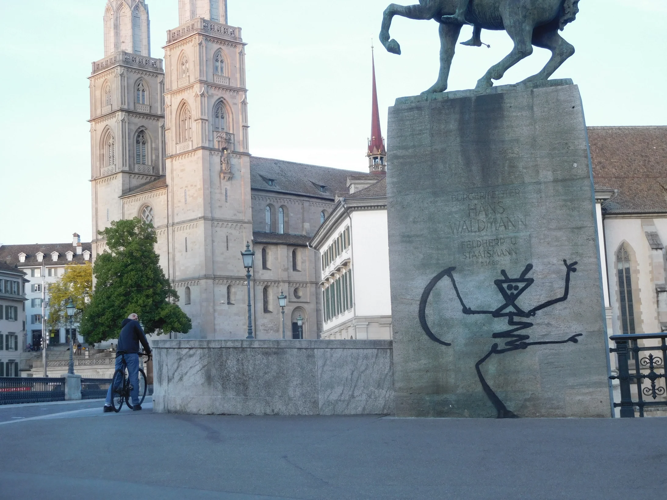 Am Hans-Waldmann-Denkmal beim Zürcher Grossmünster