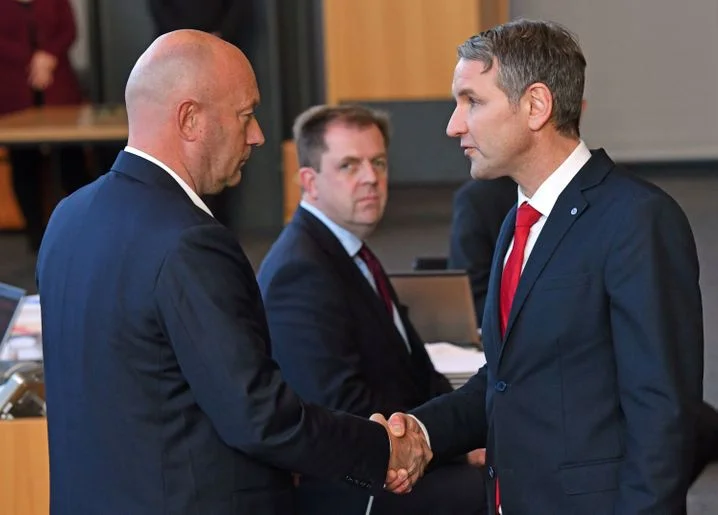 Thomas Kemmerich mit dem AfD-Rechtsaussen Björn Höcke am Donnerstag (Foto: EPA)