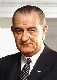 Keiner erreichte ein so gutes Ergebnis wie der Demokrat Lyndon B. Johnson. Es  war die Zeit des kalten Krieges, John F. Kennedy war im Jahr zuvor ermordet worden.