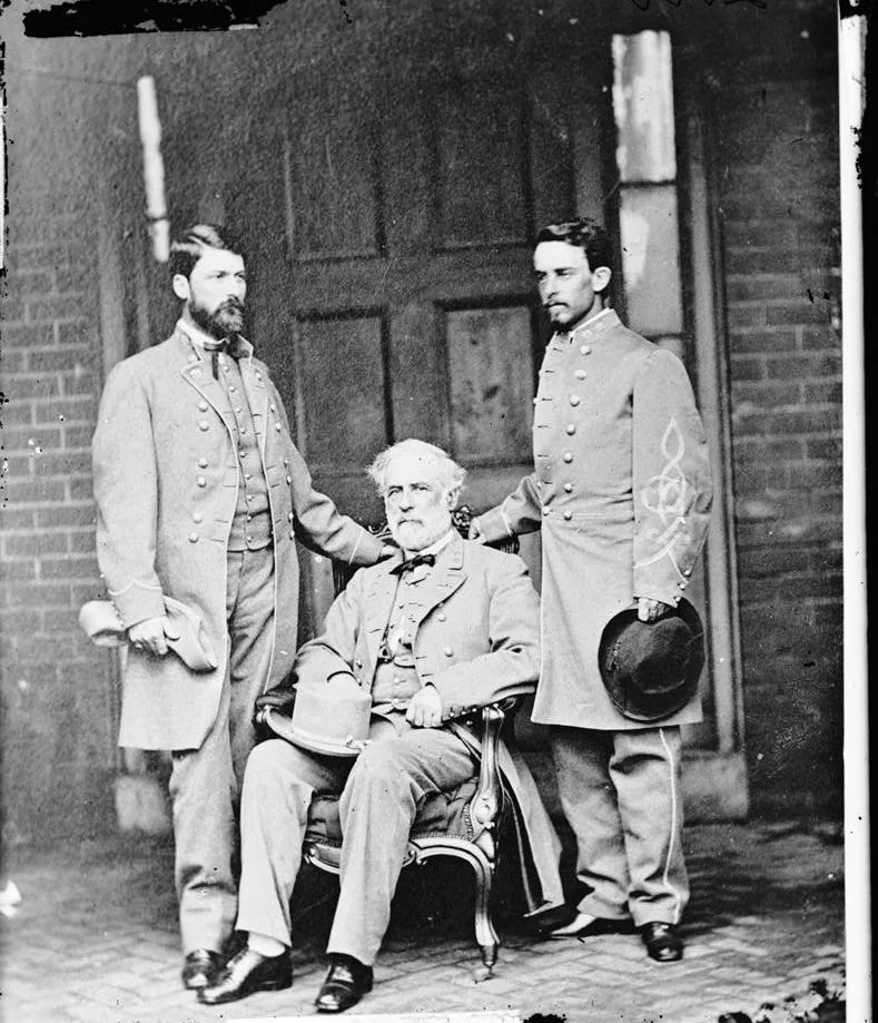 Robert E. Lee mit G.W.C Lee (links) und Walter Taylor (rechts). Publiziert in den 1860er-Jahren. Trotz seiner Niederlage wird Lee noch heute in weiten Teilen der USA bewundert.