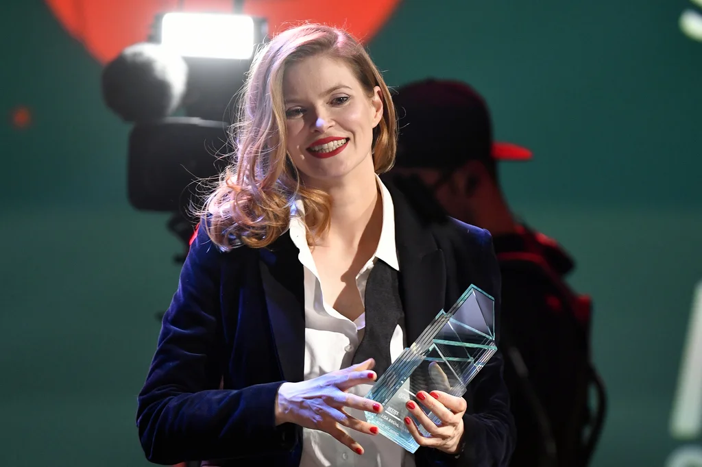 Lisa Brühlmann gewinnt den Schweizerischen Filmpreis. Folgt mehr.