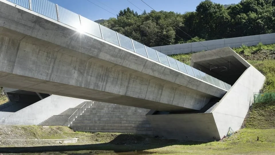 Die Tunnel-Einfahrt bei Camorino bei Bellinzona (Foto: Keystone/Gaëtan Bally)