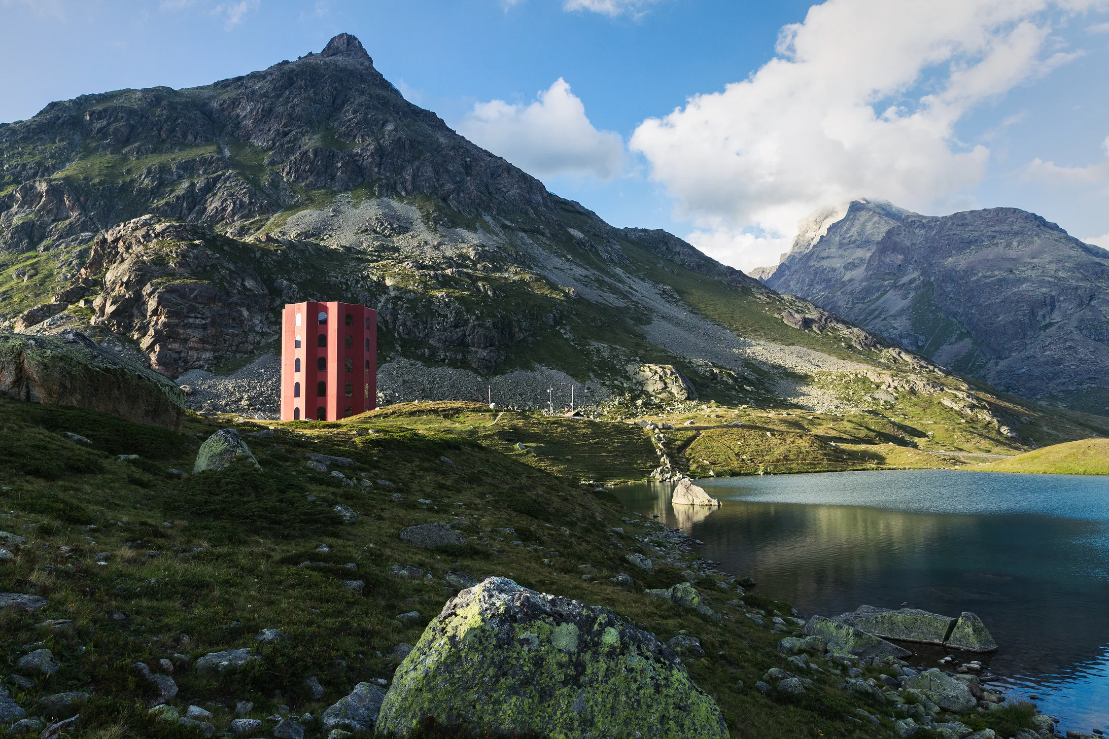 Der Rote Turm - ein Raum für Kultur in archaischer Landschaft