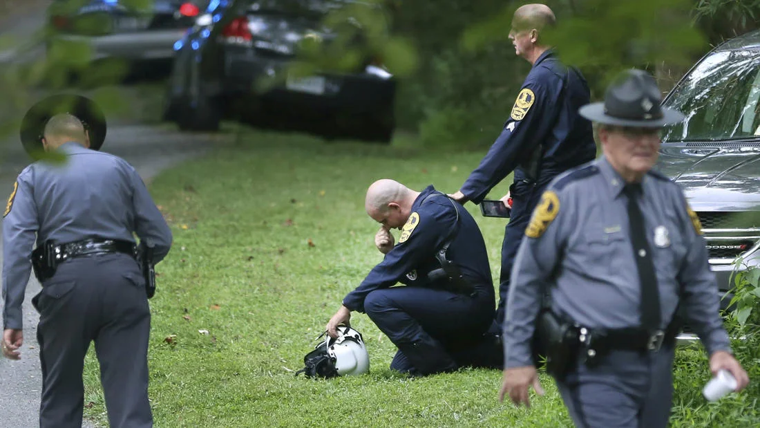 Polizisten trauern um ihre zwei Kollegen, die beim Absturz eines Einsatzhelikopters ums Leben kamen. (Foto: P/Shelby Lum)