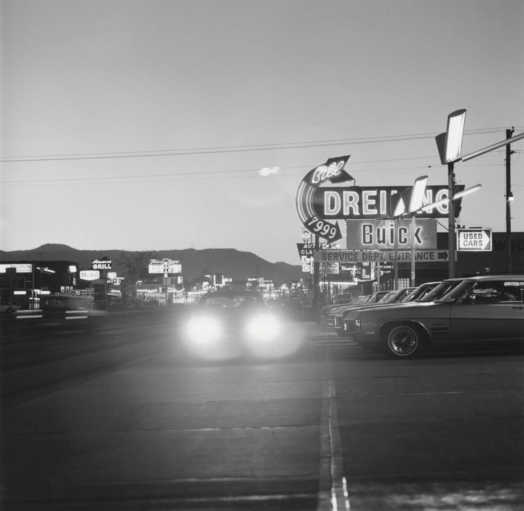 Lakewood, Colorado, 1968-71
Silbergelatine-Abzug, 14.8 x 13.5 cm
Yale University Art Gallery, gekauft mit einer Schenkung von Saundra B. Lane und Zuschüssen aus dem Trellis Fund sowie dem Janet and Simeon Braguin Fund.
© Robert Adams