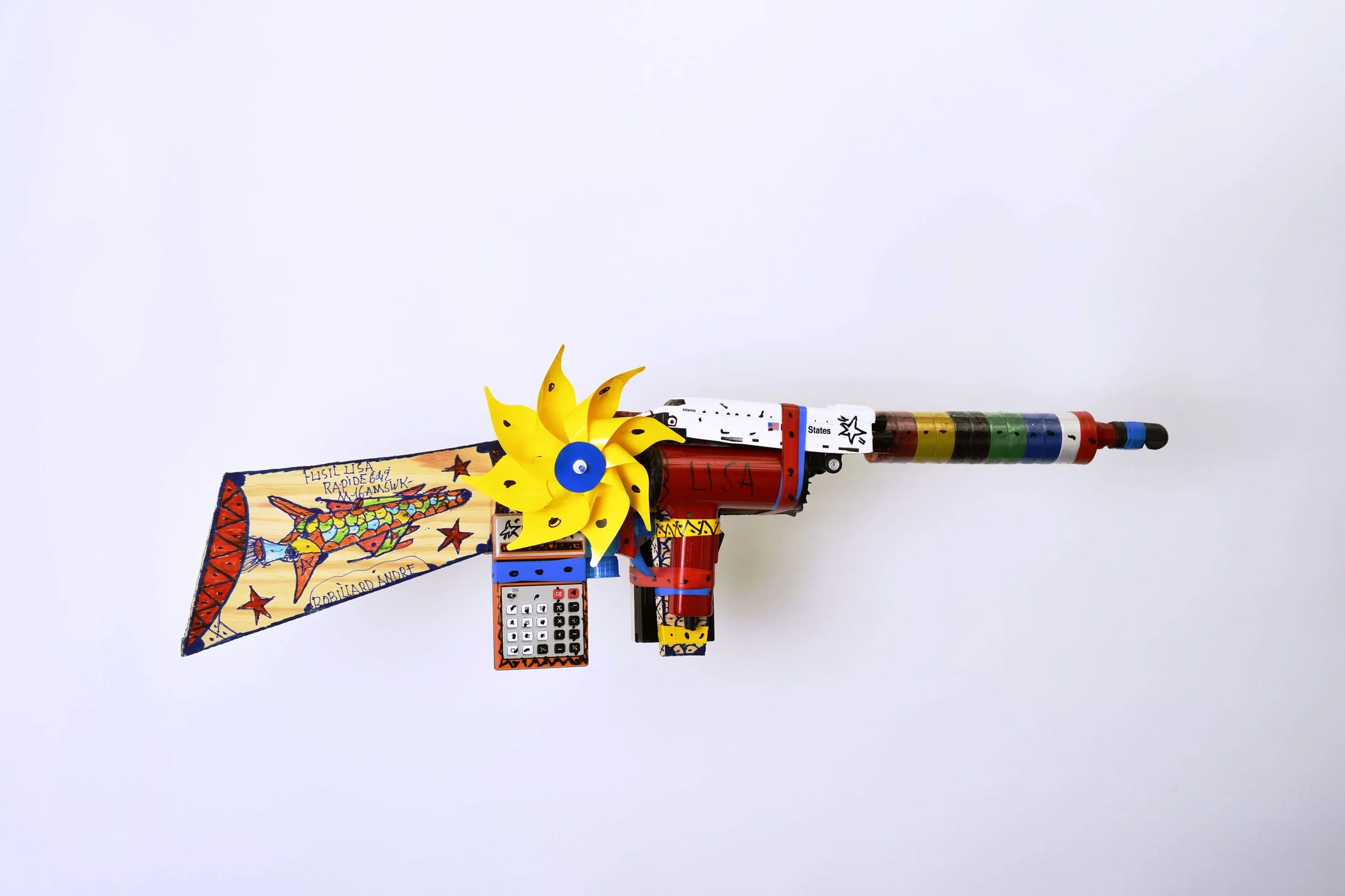 André Robillard: Fusil USA Rapide 642 M16 AMSWK, 2012 – 2014, Assemblage, 30 x 92 x 14 cm, Sammlung Frédéric Lux. Foto: Mirjam Wanner