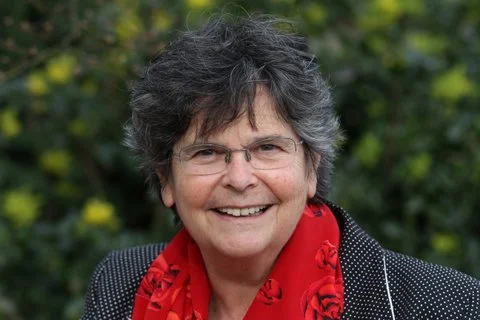 9. Dezember 1998: Die Schweiz hat zum ersten Mal eine Bundespräsidentin. Die Genfer Sozialdemokratin Ruth Dreifuss wird von der Vereinigten Bundesversammlung mit 158 Stimmen zur Bundespräsidentin für das Jahr 1999 gewählt. (Foto: Keystone)