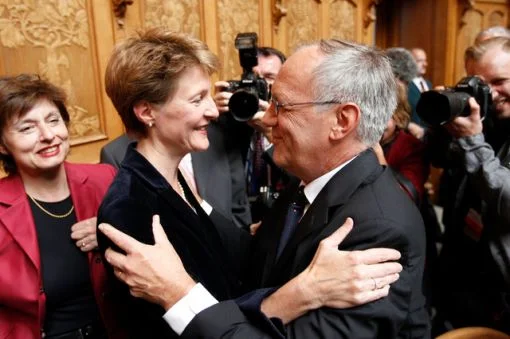 Der freisinnige Johann Schneider-Ammann war am 22. September 2010 zusammen mit der Sozialdemokratin Simonetta Sommaruga in den Bundesrat gewählt worden. 