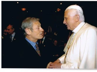 Auf internationalem Parkett bewandert: Max Schweizer (hier mit dem Papst).