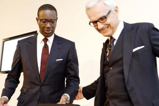 Tidjane Thiam, Chef der krisengeschüttelten Credit Suisse, muss den Hut nehmen. Der Verwaltungsrat der CS entschied, den 57-Jährigen fallen zu lassen. Thomas Gottstein wird sein Nachfolger. Urs Rohner bleibt Verwaltungsratspräsident. Der Rücktritt Thiams ist eine Folge der Beschattungsaffäre. Die CS hatte Iqbal Khan, ihren ehemaligen Leiter des internationalen Vermögensverwaltungsgeschäfts, überwachen lassen. Später stellte sich heraus, dass auch andere Führungspersonen der Bank, unter anderem der Personal…