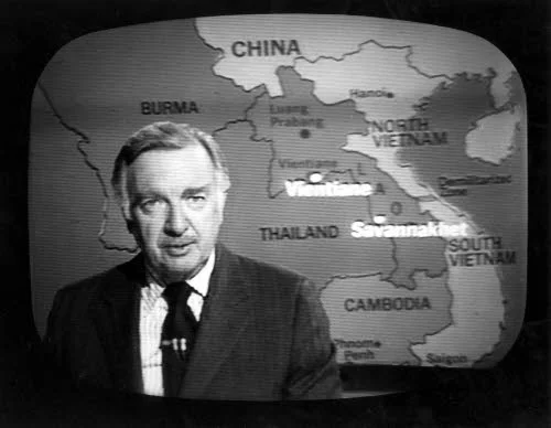 Von 1942 bis 1945 berichtete Cronkite für die amerikanische Nachrichtenagentur UPI aus Amsterdam und Brüssel. Er verfolgte den Nürnberger-Prozess und war von 1946 – 1948 Korrespondent in Moskau. Ab 1948 arbeitete er für den Fernehsender CBS. Von 1962 bis 1981 war er Chefmoderator der CBS Evening News. Jede Nachrichtensendung beendete er mit den Worten „And that’s the way it is“. Am 22. November 1963 berichtete er live über das Attentat auf Präsident Kennedy. 1969 moderierte er die Fernsehübertragung der Mo…